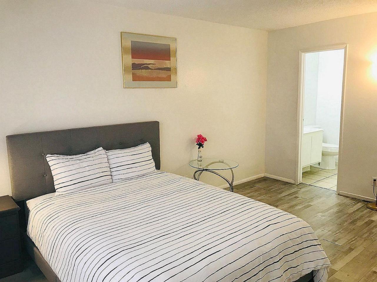 Super 1 Bedroom With Private Bathroom, Shared Kitchen Room -3 Las Vegas Dış mekan fotoğraf