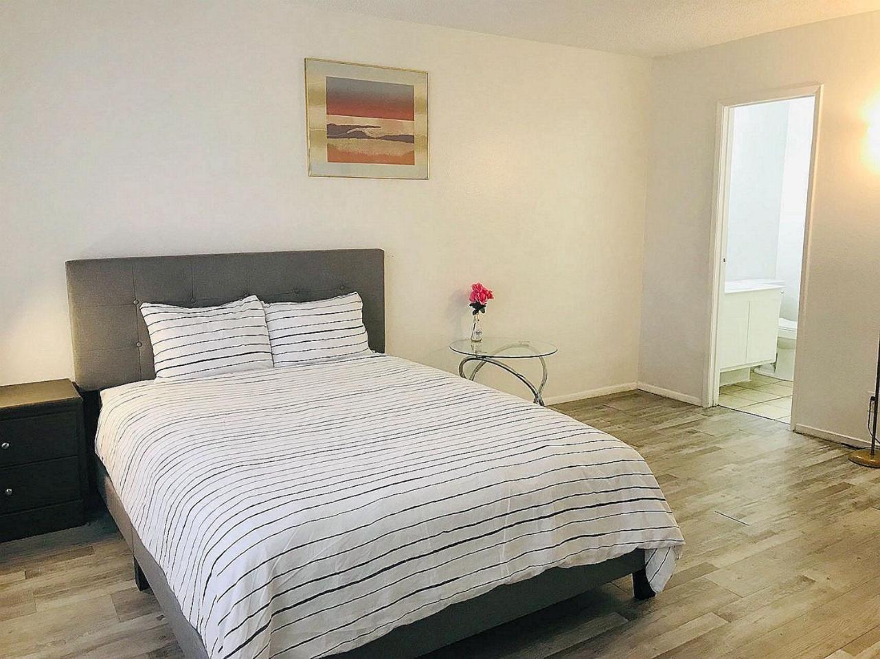 Super 1 Bedroom With Private Bathroom, Shared Kitchen Room -3 Las Vegas Dış mekan fotoğraf