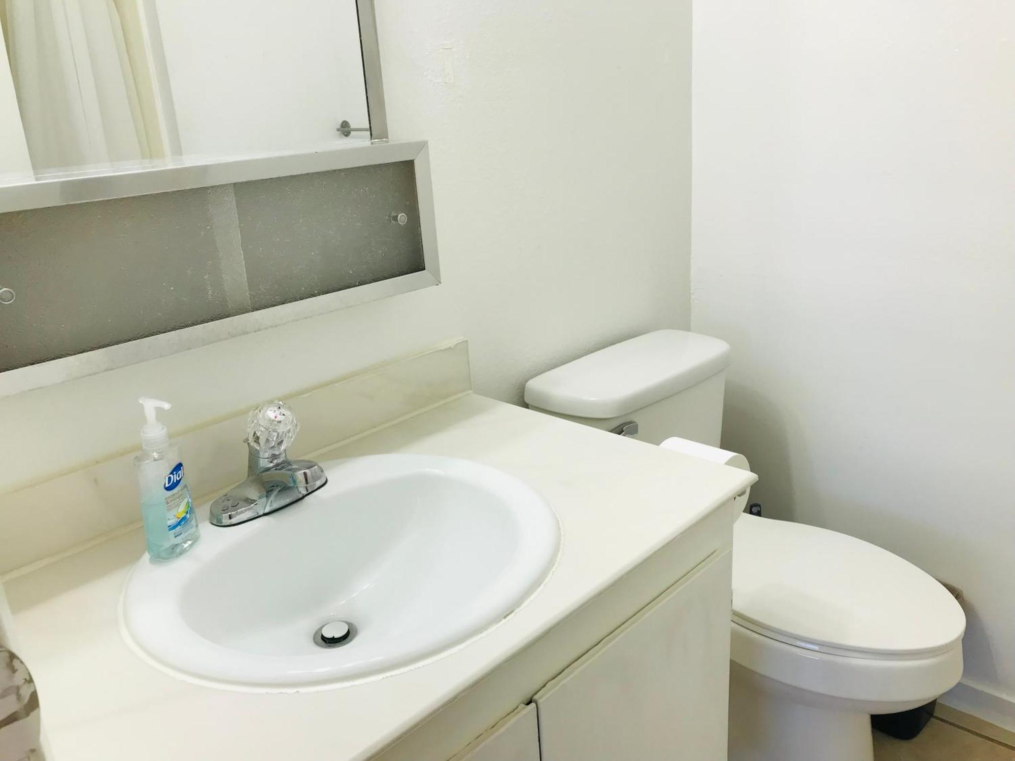 Super 1 Bedroom With Private Bathroom, Shared Kitchen Room -3 Las Vegas Dış mekan fotoğraf