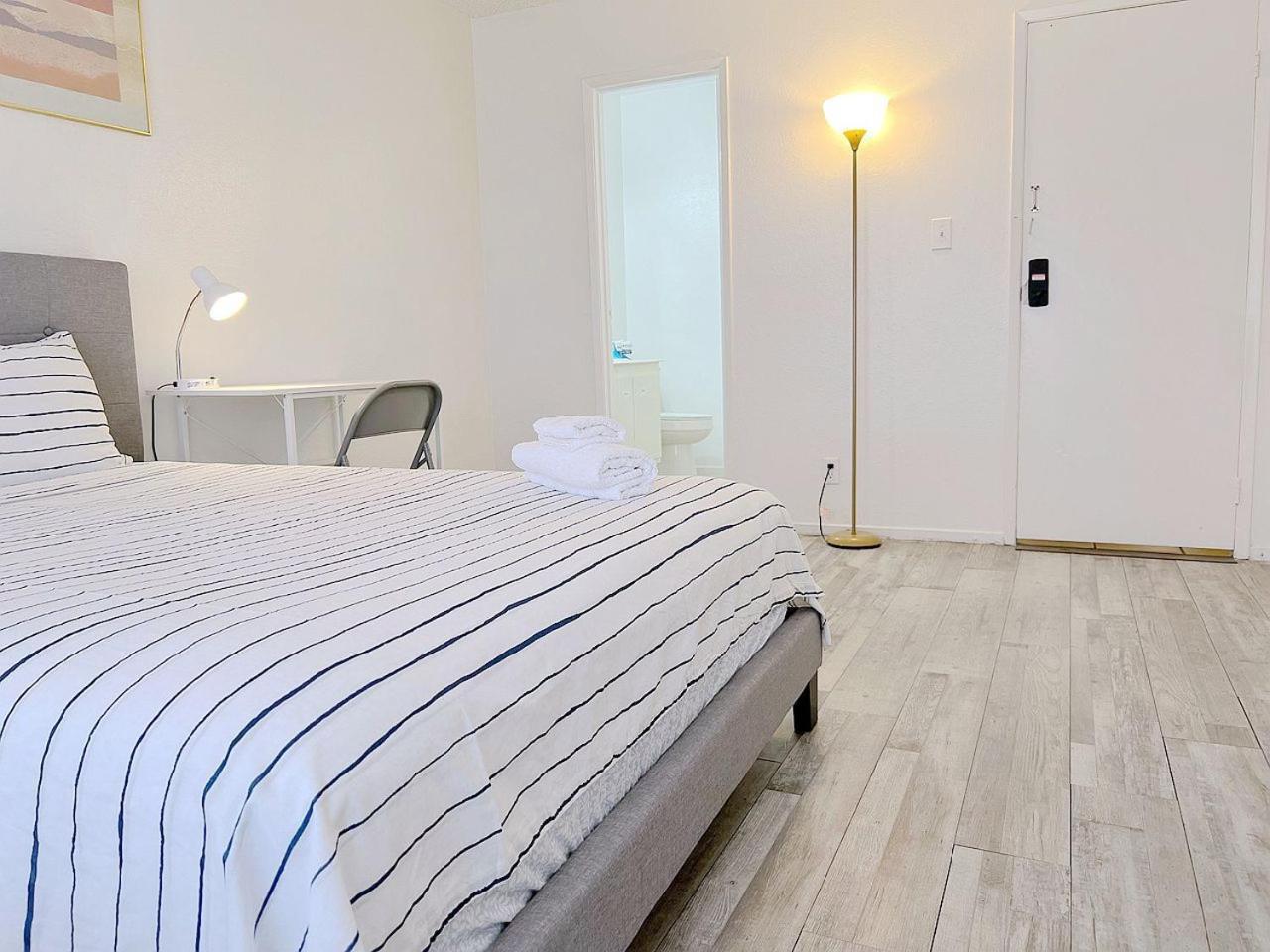 Super 1 Bedroom With Private Bathroom, Shared Kitchen Room -3 Las Vegas Dış mekan fotoğraf